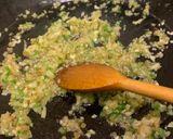 A picture of step 2 of Prawn and bacon pasta sauce.