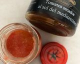 Foto del paso 4 de la receta: Pizza listada con tres tops: espinacas, quesos, y tomate