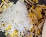 Hình bước làm 3 của món Bún Xào Trứng Nấm Cùng Sốt Sambal Cho Team Yêu Cay 🌶️