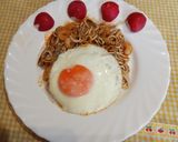 Foto del paso 7 de la receta: Gulas con gambas al ajillo, almejas, tomate frito y huevo