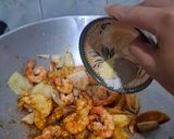 Foto langkah ke 6 dari resep Kentang Udang Saus Tiram.