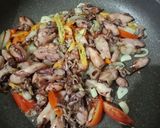Foto langkah ke 4 dari resep Oseng Cumi Asin Pedas.