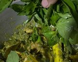 Foto langkah ke 5 dari resep Ayam Cabai Hijau Kemangi.