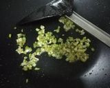 รูปขั้นตอนการทำที่ 1 ของ เห็ดหอมสดคั่วพริกแห้งกระเทียม