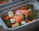 Une image de l'étape 4 de Cocotte de saumon aux petits légumes de printemps.