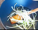 รูปขั้นตอนการทำที่ 3 ของ ผัดแตงกวาประจำบ้าน สู่อาหารแบบFine dining