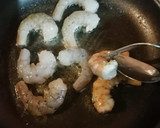 Foto del paso 4 de la receta: Camarones flameados con arroz