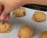 Foto langkah ke 7 dari resep Banana Choco Soft Cookies.