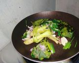 Foto langkah ke 2 dari resep Sop ayam kentang aromatik.