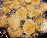 A picture of step 3 of Aloo ke pakoray.