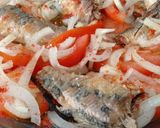 Foto del paso 5 de la receta: Ensalada de tomate, cebolla y sardinas