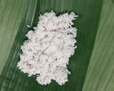 Foto langkah ke 4 dari resep Nasi Ayam Kukus Daun Pisang.
