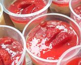 Foto langkah ke 6 dari resep Strawberry Cheesecake in a Cup.