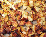 Foto del paso 4 de la receta: Pechugas de pollo rebozadas con patatas al tomillo y ensalada 🥗