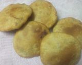 A picture of step 5 of Aloo pyaz kachori.
