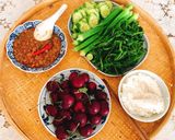 Hình bước làm 2 của món Món chay “ tương hột xào sả + kèm rau chấm