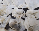 Foto del paso 3 de la receta: Tartaletas de masa filo con ensaladilla