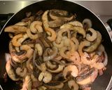 Foto del paso 2 de la receta: Cinta con salsa de camarón y portobello