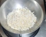 A picture of step 3 of Puffed rice chivda.