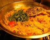 A picture of step 6 of Colorful semiya uppuma.