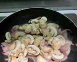 Foto del paso 3 de la receta: Salmón rosado con salsa de hongos