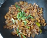 Foto langkah ke 4 dari resep Kikil Masak Kecap.
