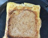 Foto del paso 2 de la receta: Sándwich de huevo, tomate y lechuga 🍅🥬
