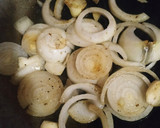 Foto del paso 7 de la receta: Lomo con champiñones y salsa vino tinto