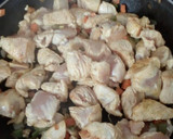 Foto del paso 2 de la receta: Pollo y patatas con queso