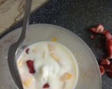 A picture of step 2 of Mango & strawberry shake.