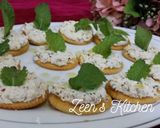 A picture of step 2 of Herbed Labneh Canapes.