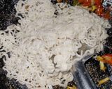 நூடுல்ஸ் பொட்டல பரோட்டா (Noodles Pottala Parotta recipe in tamil) ரெசிபி ஸ்டேப் 5 புகைப்படம்