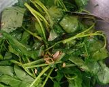 Foto langkah ke 3 dari resep Tumis Kangkung Seadanya.