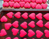 Foto del paso 2 de la receta: Alfajorcitos rojos de corazón ❤
