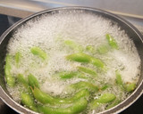 Foto del paso 5 de la receta: Boniatos rellenos de edamame con salsa de queso feta