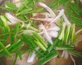 Hình bước làm 2 của món Canh Xương Heo Nấu Hành Lá