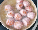 Foto del paso 2 de la receta: Albóndigas con puré de patatas y salsa de tomate con refrito