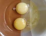 A picture of step 1 of Chefs omlette.