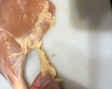 Foto del paso 5 de la receta: Muslo de pollo deshuesado sin piel a la plancha con ensalada