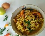 Foto langkah ke 5 dari resep Seblak Mie Sosis Kelor.