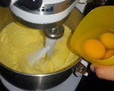 Foto langkah ke 3 dari resep Butter Cheddar Cheese Cake.