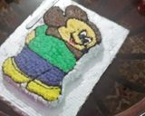 A picture of step 5 of Micky mouse cake.