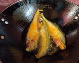 A picture of step 2 of Pabda macher jhal.