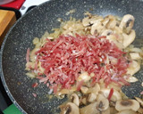 Foto del paso 3 de la receta: Huevos al horno con champiñones, jamón y rulo de cabra
