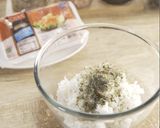 Foto langkah ke 2 dari resep Rice Ball Crab Stick Mentai.
