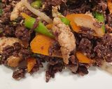 รูปขั้นตอนการทำที่ 4 ของ ข้าวไรเบอร์รี่ผัดไก่
