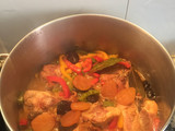 Pollo guisado con salsa