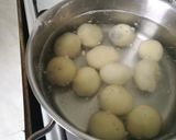 Csokis és barackos gombócok recept fázis 4 fotója