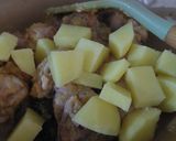 Foto langkah ke 4 dari resep Ayam Kentang Semur Betawi.