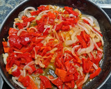 Foto del paso 3 de la receta: Merluza con pimientos